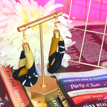 Load image into Gallery viewer, Black & Gold African Danglers