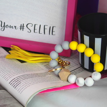 Load image into Gallery viewer, Beaded Keychain Bracelet
