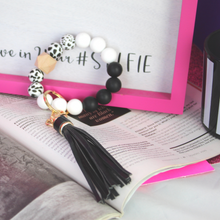 Load image into Gallery viewer, Beaded Keychain Bracelet
